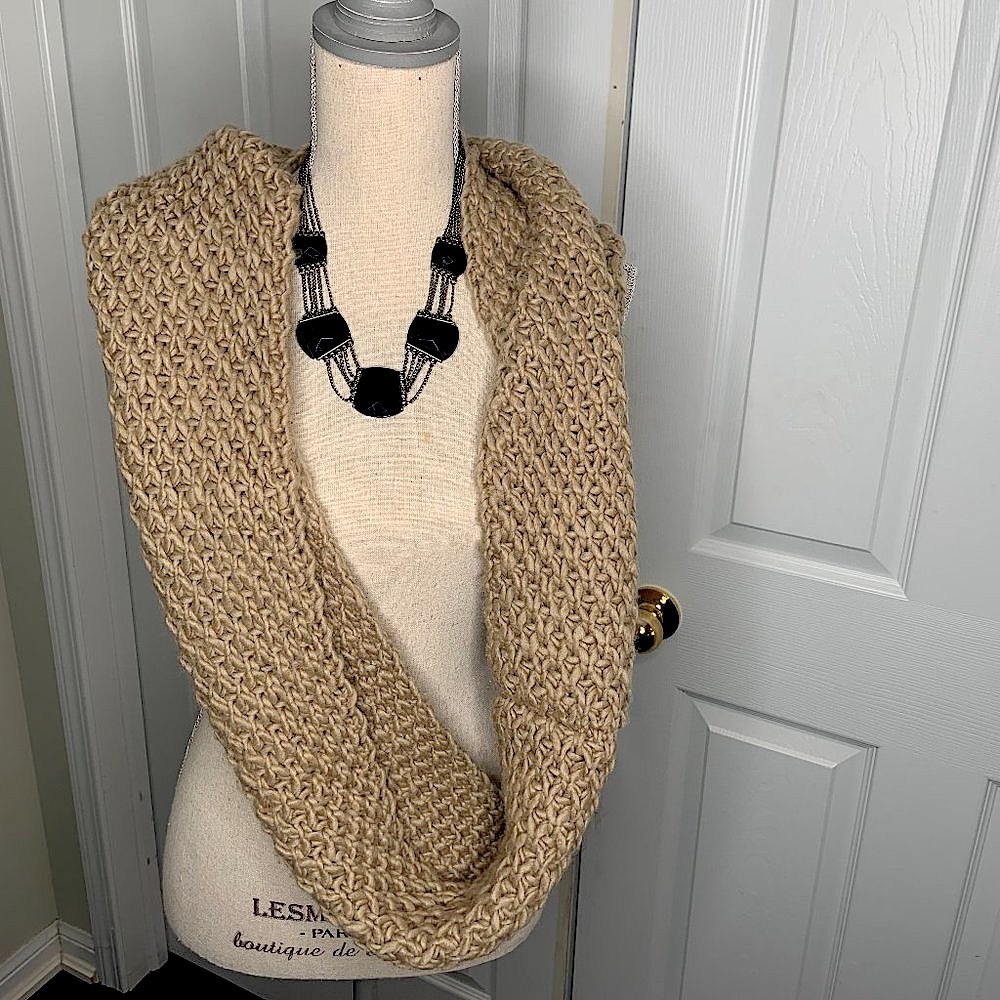 Old Navy Chunky-Knit Infinity Scarf- Beige